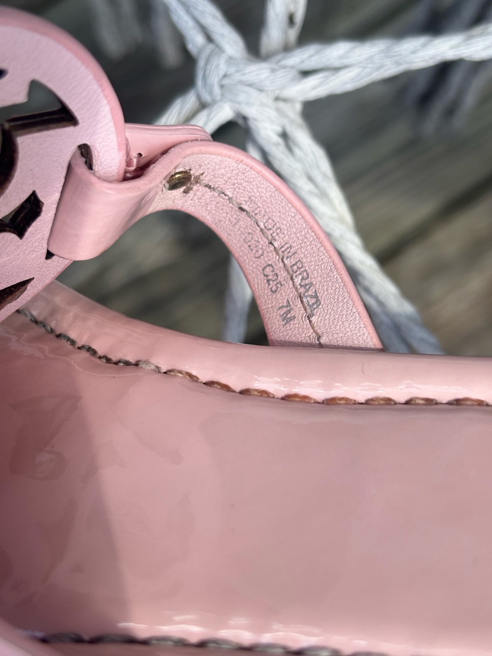 Tory Burch Miller Pink Patent Leather Logo Thong Sandals Size 7 - Picture 5 of 7